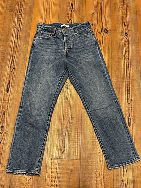 Levi’s Wedgie Straight Jeans Size 28 Medium Wash High Rise Button Fly